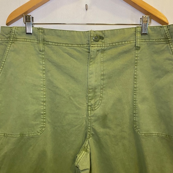 NWT BP sage green cargo pants sz 16 - Picture 3 of 12